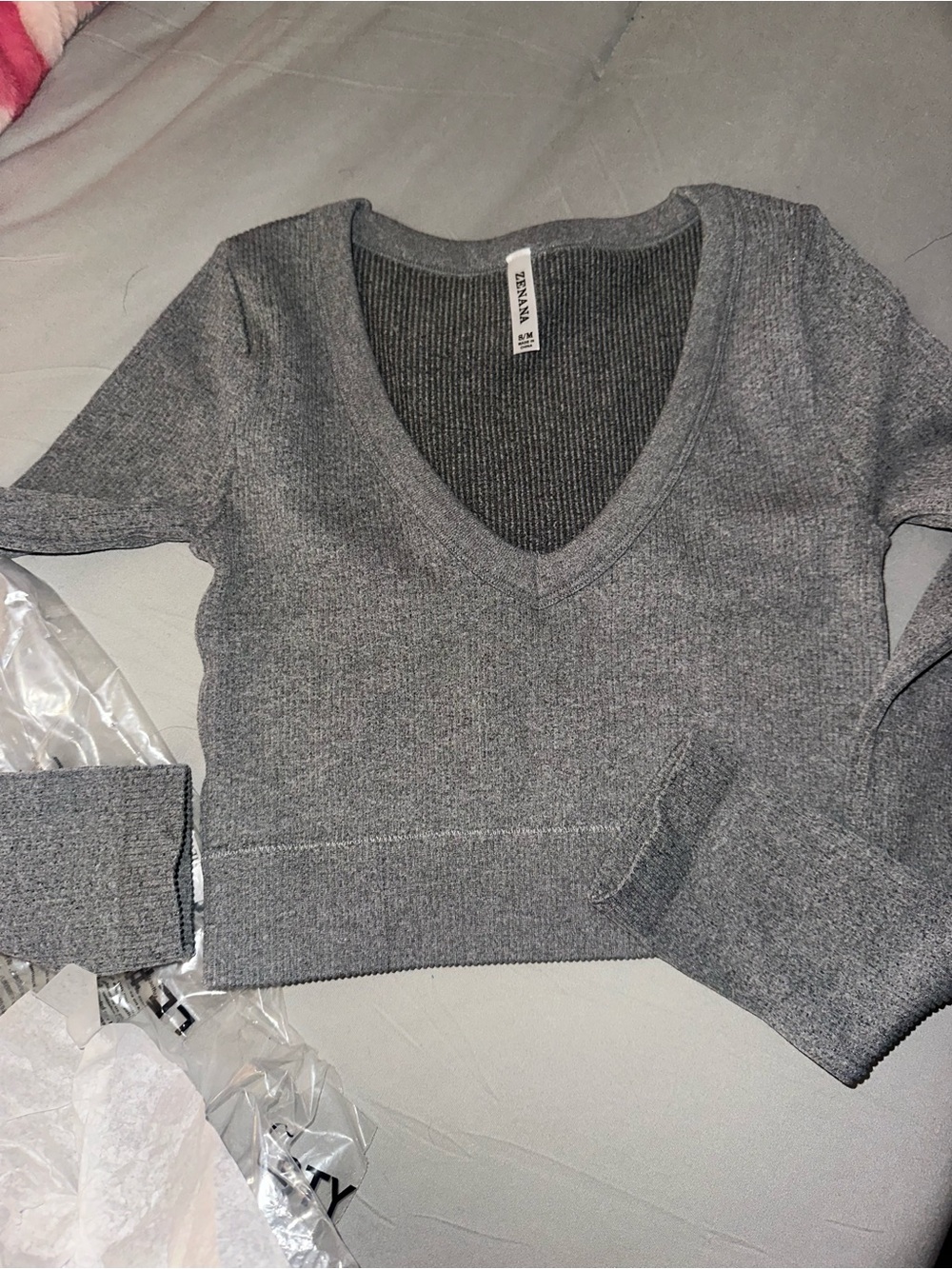 Zenana Women’s Gray V-Neck Ribbed Knit Crop Long Sleeve Top - NEW S/M